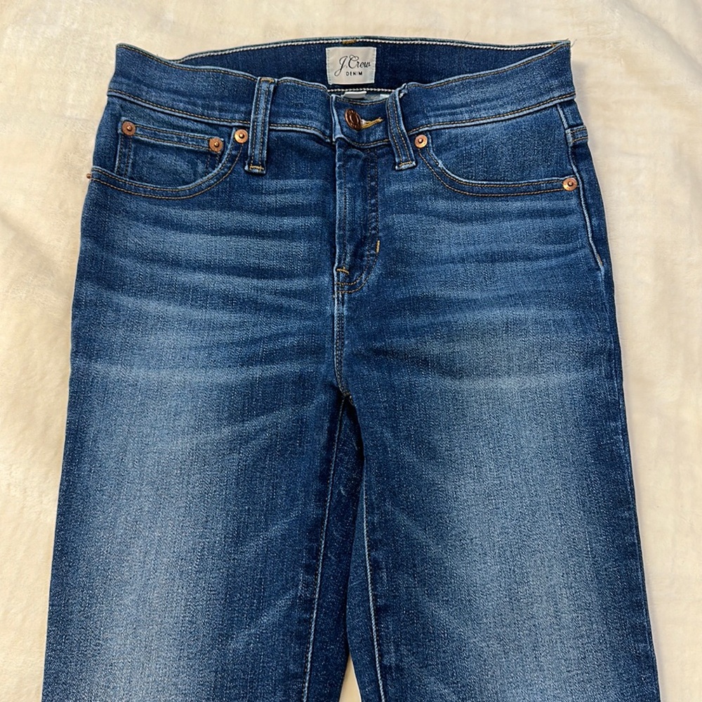 Straight cut mid rise jean